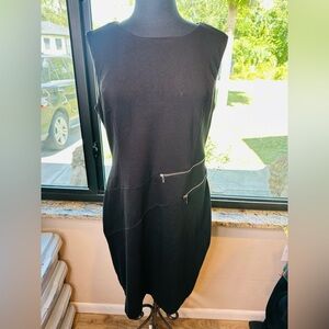 Calvin Klein Elegant Black Sheath Dress with Zipper Detail